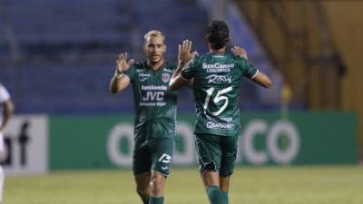 Ángel Tejeda celebrando su gol con Allans Vargas.