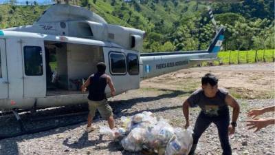 Trasladan alimentos a afectados por la tormenta Sara.