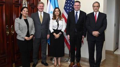 La reunión con el oficialismo y la oposición fue en la embajada de Estados Unidos.