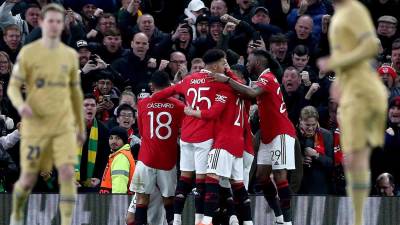 El Manchester United eliminó al FC Barcelona en el ‘play-off’ de la Europa League al ganar (2-1) en el partido de vuelta en Old Trafford, con remontada incluida.