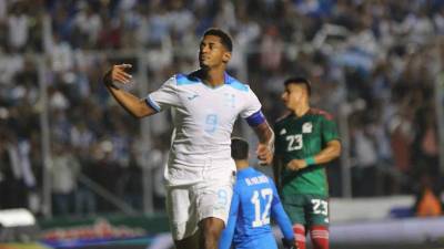 Antony Lozano celebrando el gol con el que abrió el marcador en el Honduras- México.
