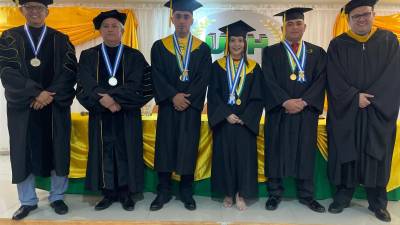 Se distinguieron a los mejores alumnos de las áreas de pregrado y posgrado.