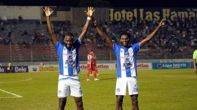El festejo a lo Goku de Ángel Barrios y Geovany Martínez tras el gol del Victoria ante la Real Sociedad.