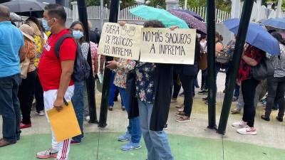 Protesta de maestros este lunes (20 de marzo de 2023) en Tegucigalpa, Honduras.