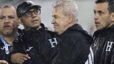 Revuelo en Honduras y México tras el castigo anunciado para Concacaf luego de la agresión que sufrió Javier Vasco Aguirre en el estadio Morazán.