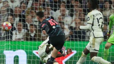 El zurdazo de Foden se incrustó al ángulo de la portería defendida de Lunin.