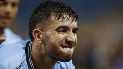Agustín Auzmendi celebrando el gol marcado por la vía penal en el Águila vs Motagua por el repechaje rumbo a la Copa de Campeones de Concacaf.