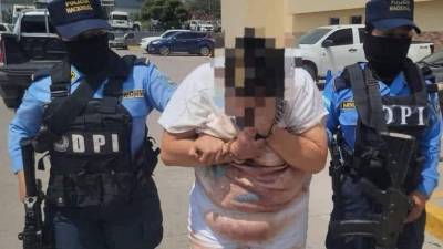 Captura de Cinthia Paola Ávila por la Policía Nacional.
