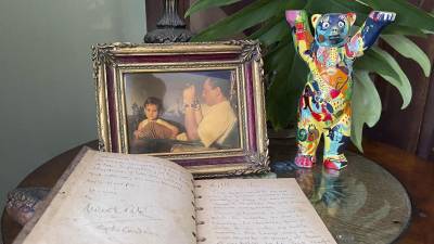 Fotografía de un retrato familiar del cantautor hondureño Guillermo Anderson.