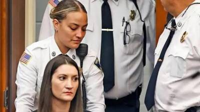 Un juez federal de EE.UU. declaró finalmente nulo el juicio contra Lindsay Clancy, la mujer acusada de matar a sus tres hijos pequeños en Massachusetts en 2023, por la falta de un veredicto unánime del jurado, y tras no prosperar una apelación de emergencia de la defensa.