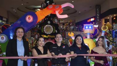 Ejecutivos de las marcas Pepsi, Grupo Financiero Ficohsa, Lacthosa y City Mall realizaron el corte de cinta, inaugurando oficialmente la navidad en la ciudad de San Pedro Sula.
