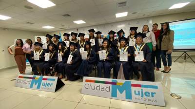 El Centro Ciudad Mujer celebra la graduación de sus estudiantes