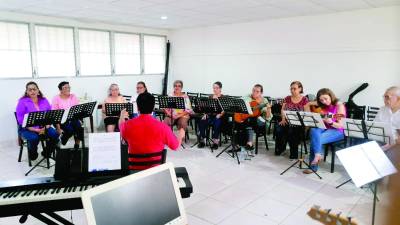 Los alumnos dicen que con la música y el coro han vuelto a vivir y eso les llena de alegría y felicidad en su día a día.