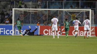 Alexy Vega no falla ante Menjívar: Así fue su gol en la Final Olimpia-Marathón