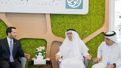 El ministro Miguel Medina se reunió con Ali Bin Harmal Al Dhaheri, primer vicepresidente de la Cámara de Comercio de Abu Dabi, con el propósito de crear sólidas relaciones comerciales.