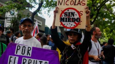 En la fotografía se pueden ver a venezolanos protestando contra el régimen de Nicolás Maduro.