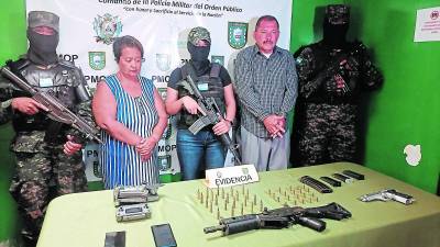 Los dos maestros fueron detenidos por la Policía Militar.