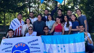 El grupo, cuya mayoría pertenece a la parroquia San Vicente de Paúl, participa en la Jornada Mundial de la Juventud.