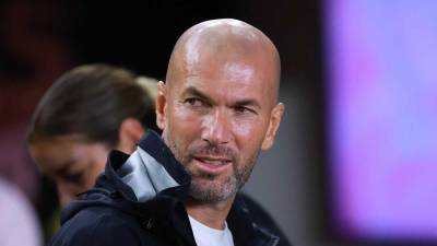 Zinedine Zidane podría volver a la acción después de más de dos años sin trabajo.