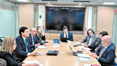 <b><span class=mln_uppercase_mln>visita.</span></b> Miembros del Gabinete Económico y técnicos del FMI.