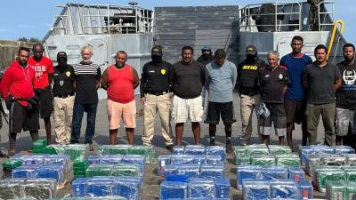 Los diez hondureños detenidos en la incautación de la cocaína.