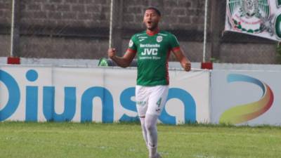 El panameño Javier Rivera celebrando su gol en el Real Sociedad vs Marathón.