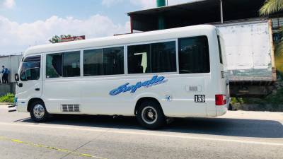 Autobús en el que viajaba el pasajero asesinado este domingo (5 de marzo) en Choloma, Cortés.