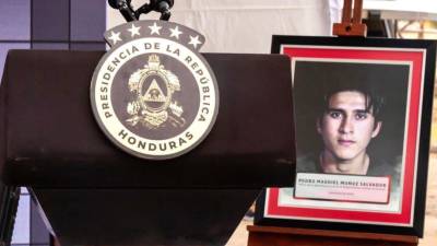 Vista de una fotografía de Pedro Magdiel Muñoz Salvador.