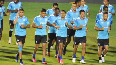 Los jugadores de la Selección de Honduras entrenaron en el estadio Nacional Chelato Uclés tras volver al país.