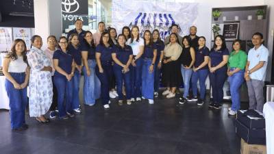 Colaboradores y familiares participaron en la tercera edición del Bazar de Emprendedores “Creciendo Juntos”, una iniciativa impulsada por Grupo Flores para promover el desarrollo económico y personal.