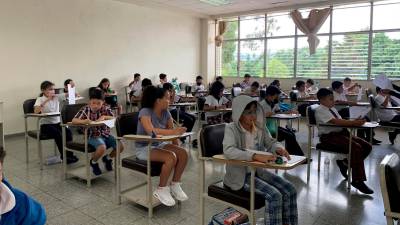 <b><span class=mln_uppercase_mln>evaluación.</span></b> Estudiantes durante el examen de medición.<span class=mln_uppercase_mln> </span>