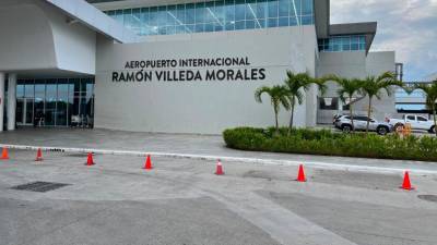 La Empresa Hondureña de Infraestructura y Servicios Aeroportuarios (EHISA) ha anunciado la implementación inmediata de nuevos controles sanitarios para todos los viajeros que salgan del país.