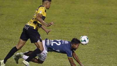 Kilmar Peña sintió el contacto de Getsel y se dejó caer.