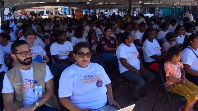 Decenas de mujeres asisten al lanzamiento de la segunda fase de la campaña contra el acoso hacia la mujer.