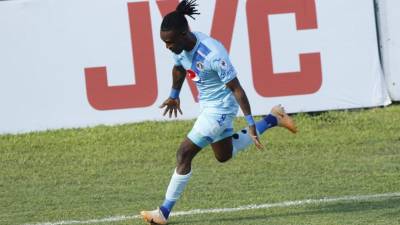 Primer balón que tocó y Rubilio Castillo marcó en el Marathón- Motagua