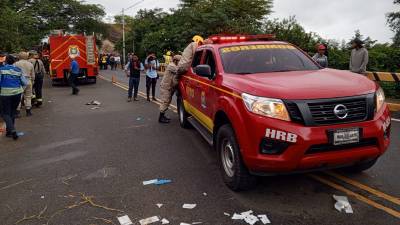 Más de 10 muertos y decenas de heridos fue la consecuencia del accidente de tránsito en el kilómetro 32 de la carretera a Olancho.