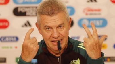 Javier Aguirre durante la conferencia de prensa que brindó el lunes a la prensa deportiva.