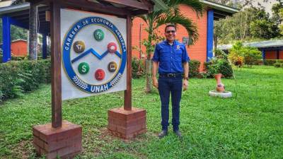 <b>Gustavo Álvarez tiene 20 años de trabajar en el Curla.</b>