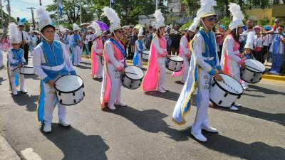 Los alumnos de las escuelas de San Pedro Sula desfilaron en conmemoración de los 203 años de independencia.