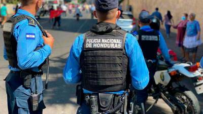 Miembros de la Policía Nacional ya están en los alrededores del Estadio Nacional para proteger a la población.