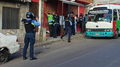 Policías de Honduras haciendo operativos por el estado de excepción.