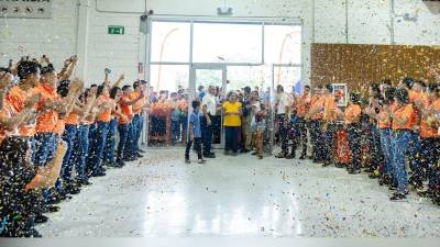 Una auténtica fiesta se vivió durante el evento de inauguración de la 17va tienda de La Mundial, en la López.