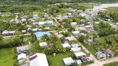 La población de Brus Laguna actualmente ya está siendo visitada por el personal de instalación de contadores, este proyecto mejorará la calidad su vida.