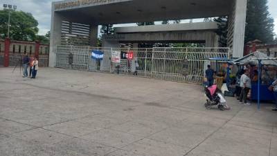 Ingreso a la UNAH en Tegucigalpa.
