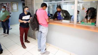 La emisión de licencias de conducir está restringida en todo el país.