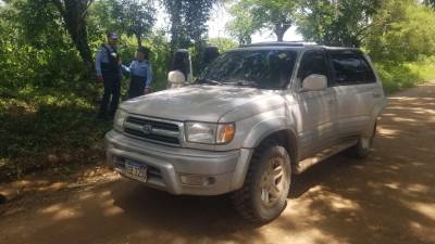 Varios miembros de la Policía Nacional en la escena del crimen.