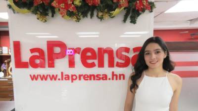 Marianita durante su visita a La Prensa, donde compartió su experiencia como streamer y estudiante, destacando su compromiso con la comunidad gamer de Honduras.