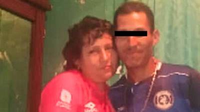 Fotografía de Rosa Ramírez junto a su pareja sentimental.