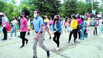 <b>Cada año, miles de jóvenes se someten a pruebas de aptitud y solo un porcentaje aprueba.</b>