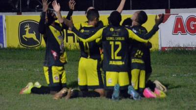 Real Sociedad y Génesis se enfrentan en el estadio Francisco Martínez de Tocoa.